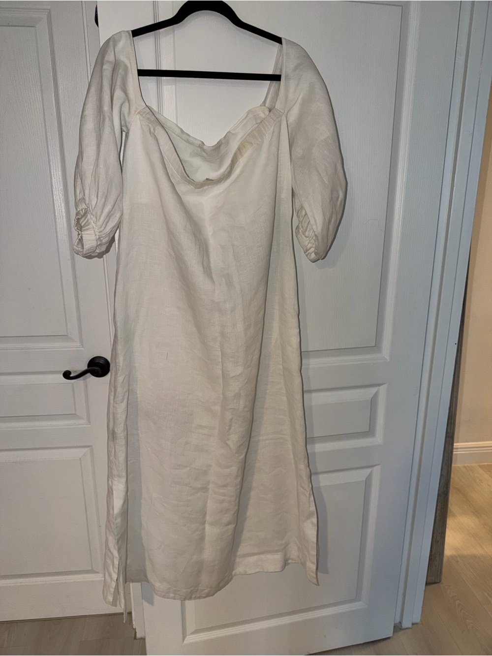 Women’s White Linen Puff-Sleeve Dress